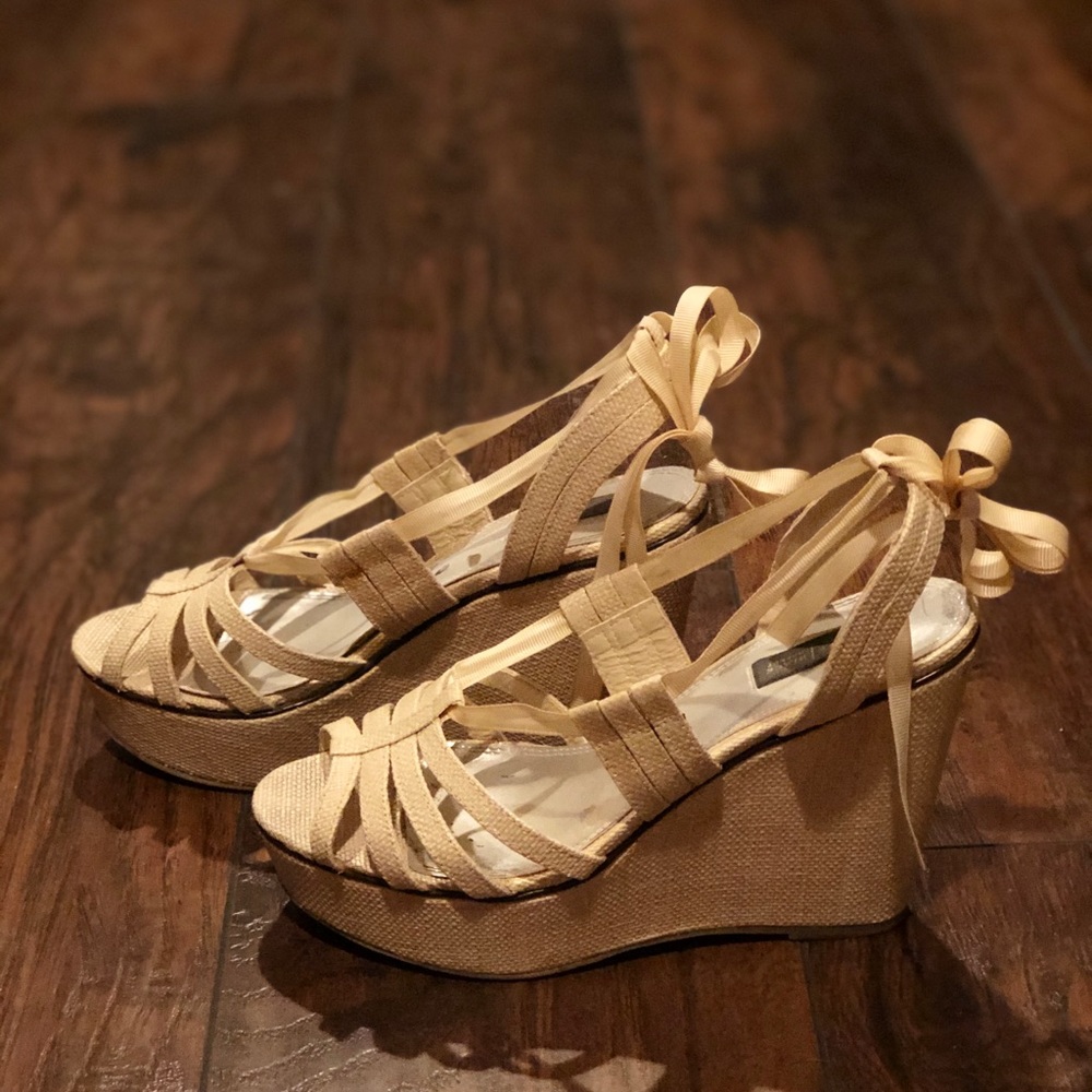 Ribbon tied lace up pumps